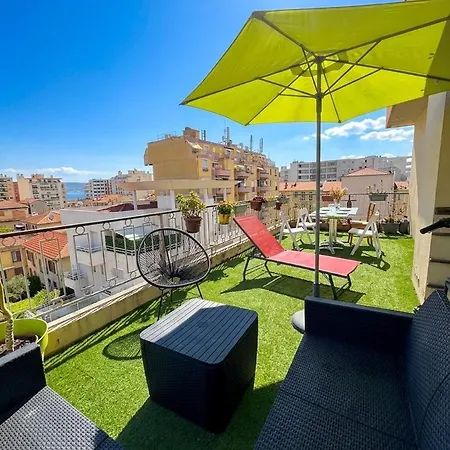 Large With Sea View Apartament